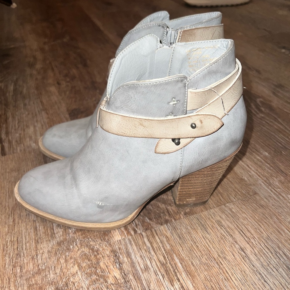 Xoxo bootie, perfect condition, worn less than 3 times.
